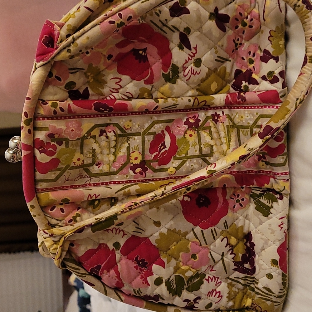 Vera bradley pink sachtel medium size